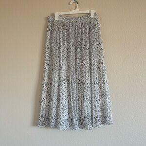 Polka dot pleated skirt